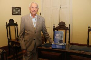 Imagem da notícia - Reitor da FUnATI lança livro ‘100 minutos com Euler Ribeiro’ no Instituto Geográfico e Histórico do Amazonas (IGHA)