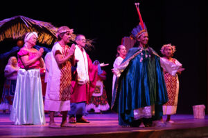 Imagem da notícia - Espetáculo ‘Estórias que meu pai contou’ coloca pessoas idosas como figuras centrais no palco do Teatro Amazonas