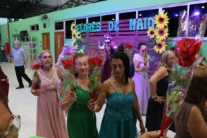 Imagem da notícia - FUnATI homenageia as mães com apresentação especial ‘Valsa das Rosas’