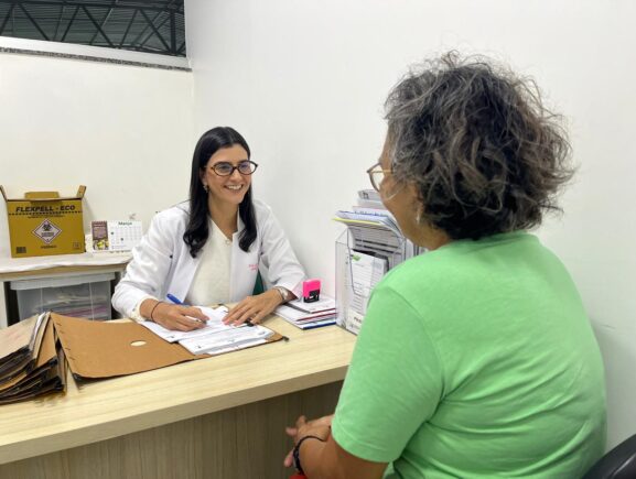 Março Lilás: FUnATI alerta população idosa sobre a prevenção do câncer do colo do útero